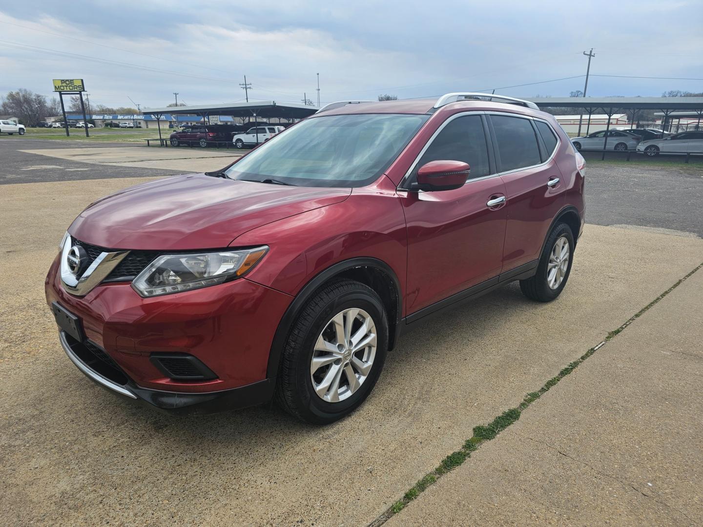 2016 MAROON Nissan Rogue SV AWD (KNMAT2MV1GP) with an 2.5L L4 DOHC 16V engine, CVT transmission, located at 533 S Seven Points BLVD, Seven Points, TX, 75143, (430) 255-4030, 32.313999, -96.209351 - Photo#0